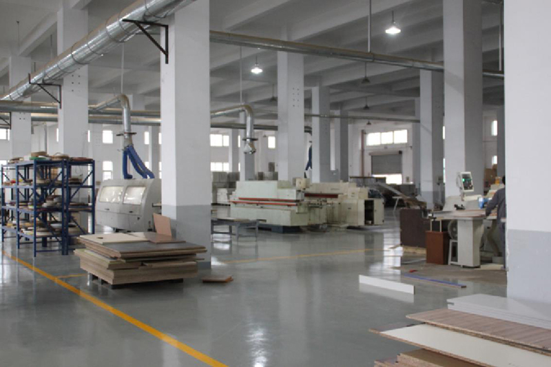 上海辦公家具廠卓越的現(xiàn)代化管理制度，認真負責的福冠辦公家具全體員工，規(guī)范化流水作業(yè)，保障您的產(chǎn)品質(zhì)量。